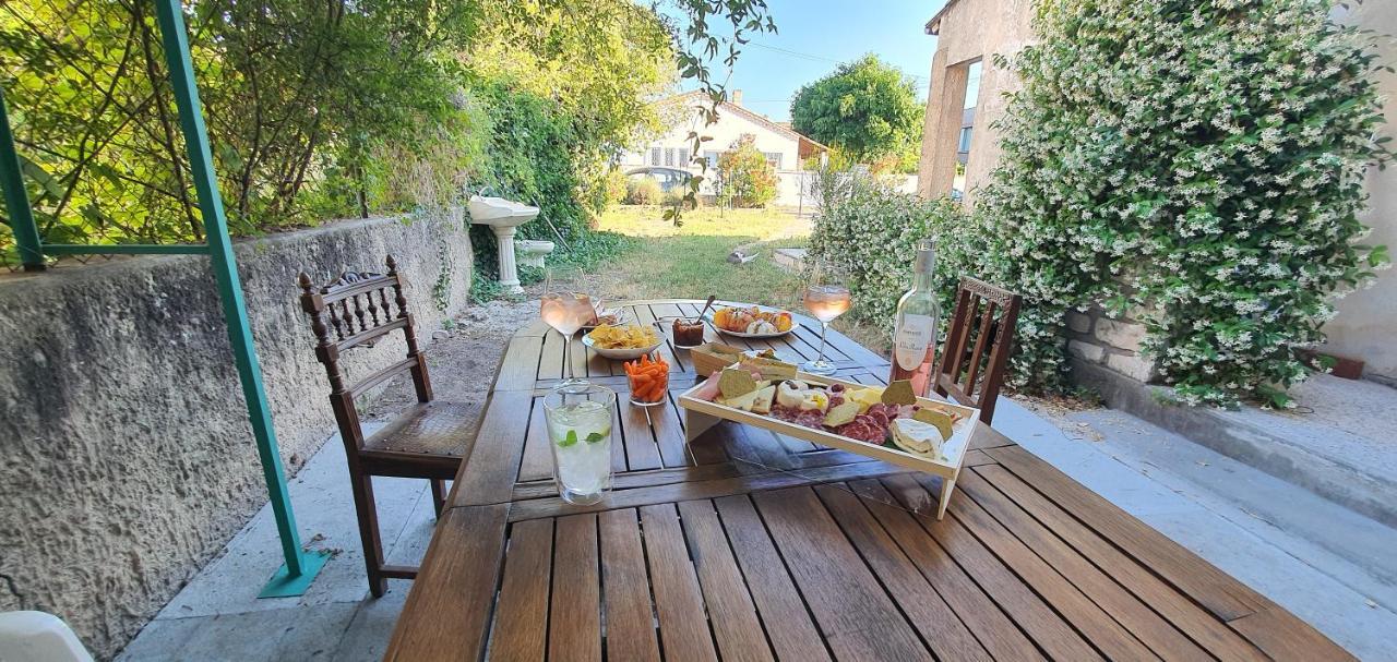 Interlude Villa LʼIsle-sur-la-Sorgue Esterno foto